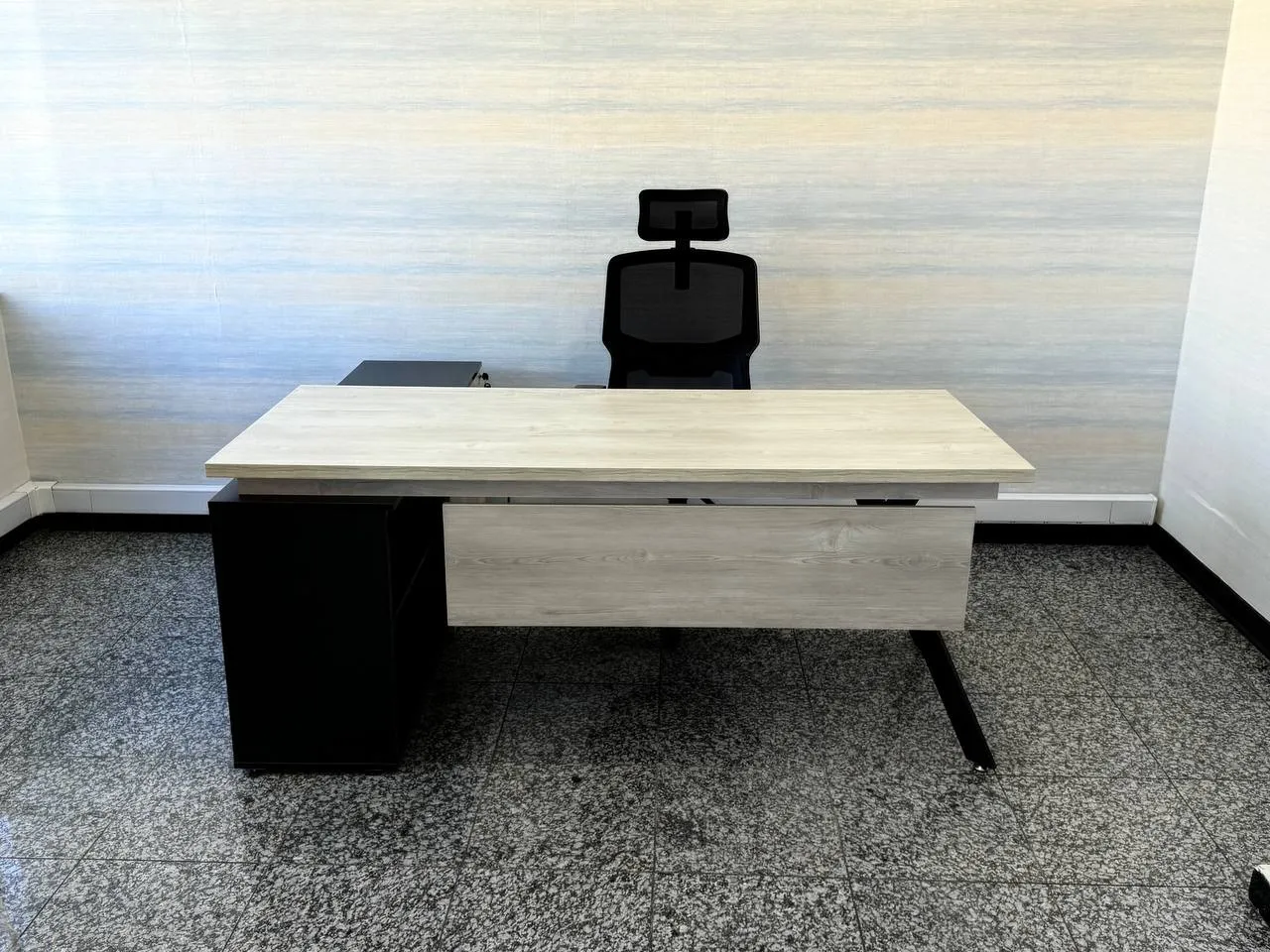 management desk M103 میز مدیریت پایه فلزی