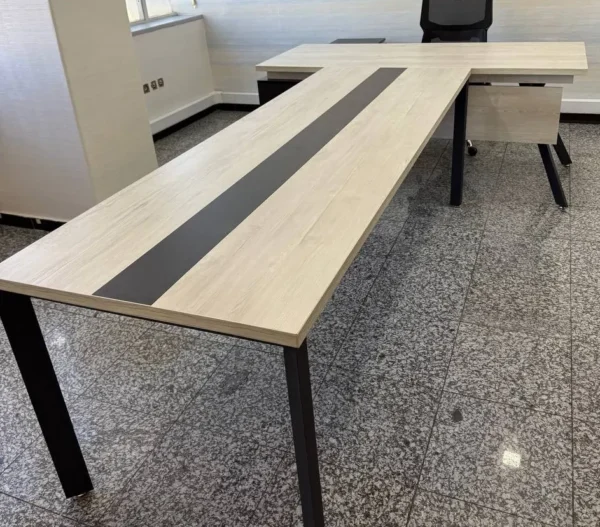 میز مدیریت با کنفرانس کد MC136